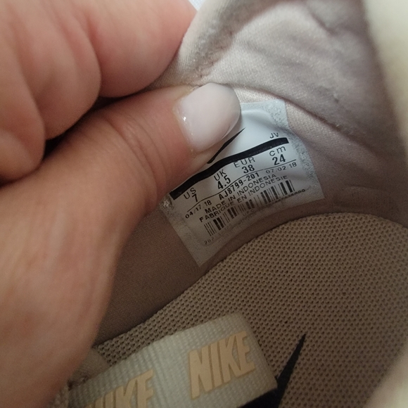 Nike Blush Pink Sneakers - Picture 9 of 9